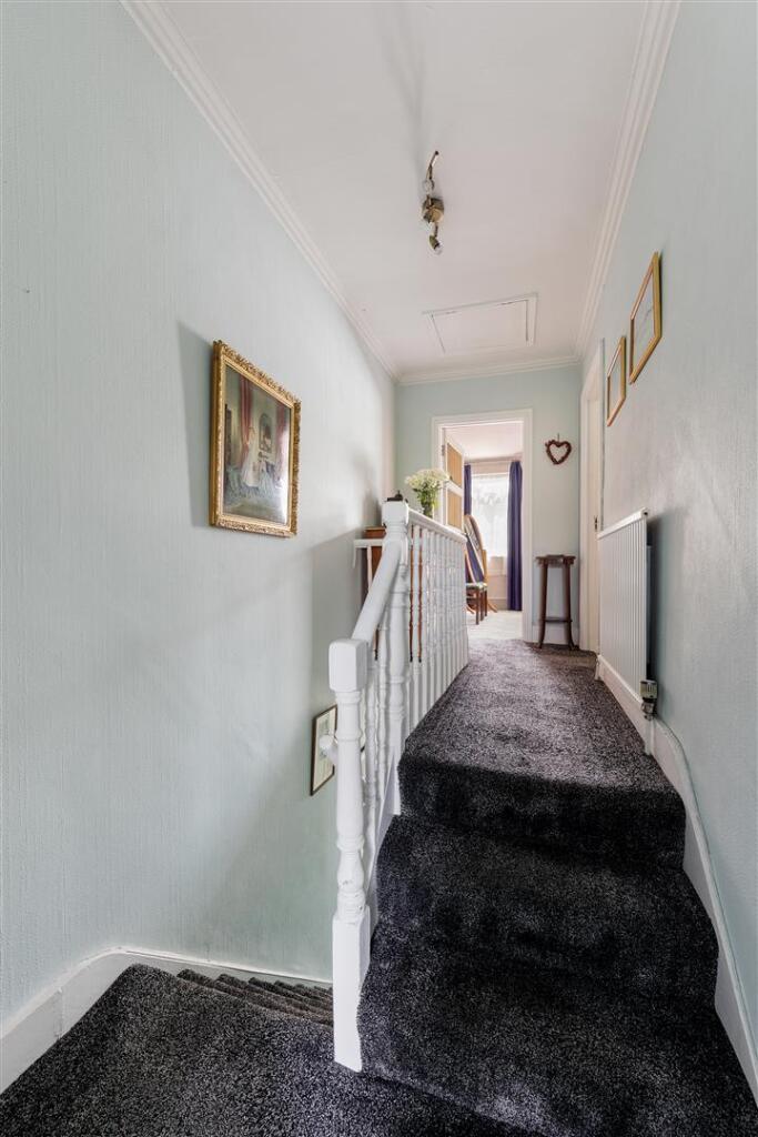 The Crescent, E17