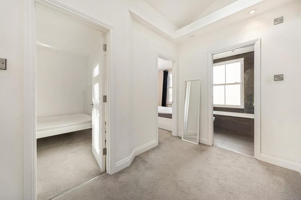 Hallway.jpg