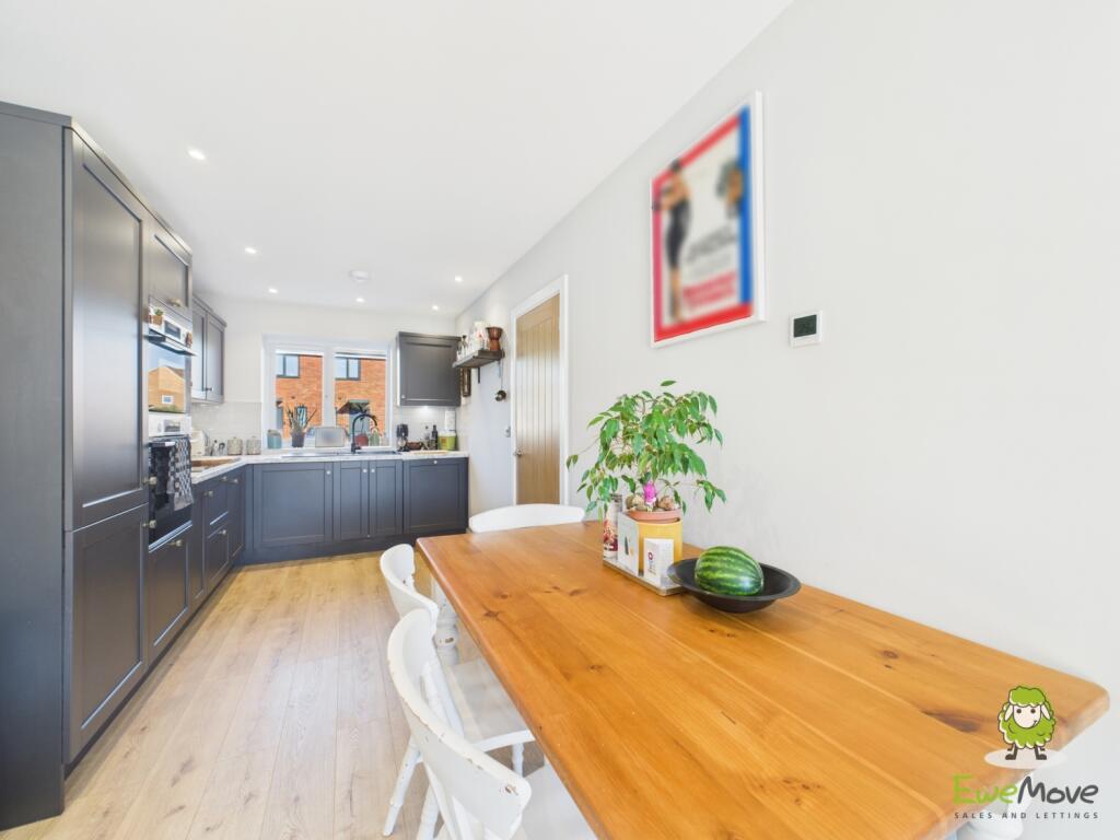 EweMove Basingstoke Estate Agents - Wells Court - 