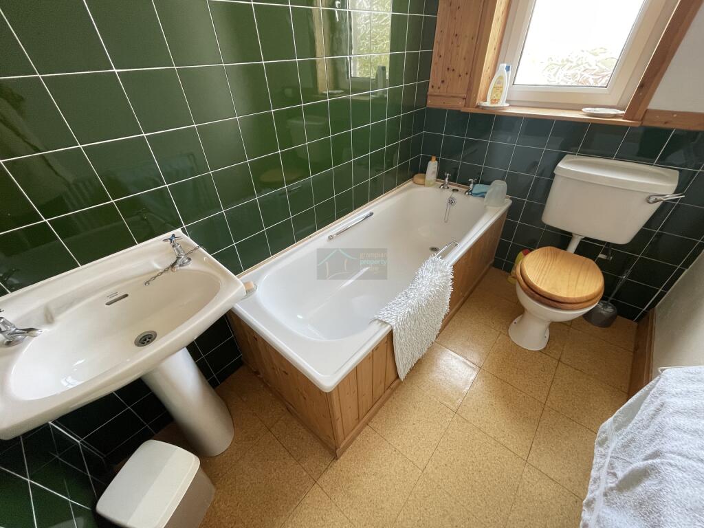 5 Bathroom.JPG