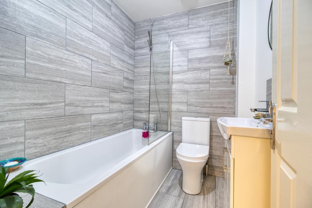 Bathroom - EweMove Swindon South