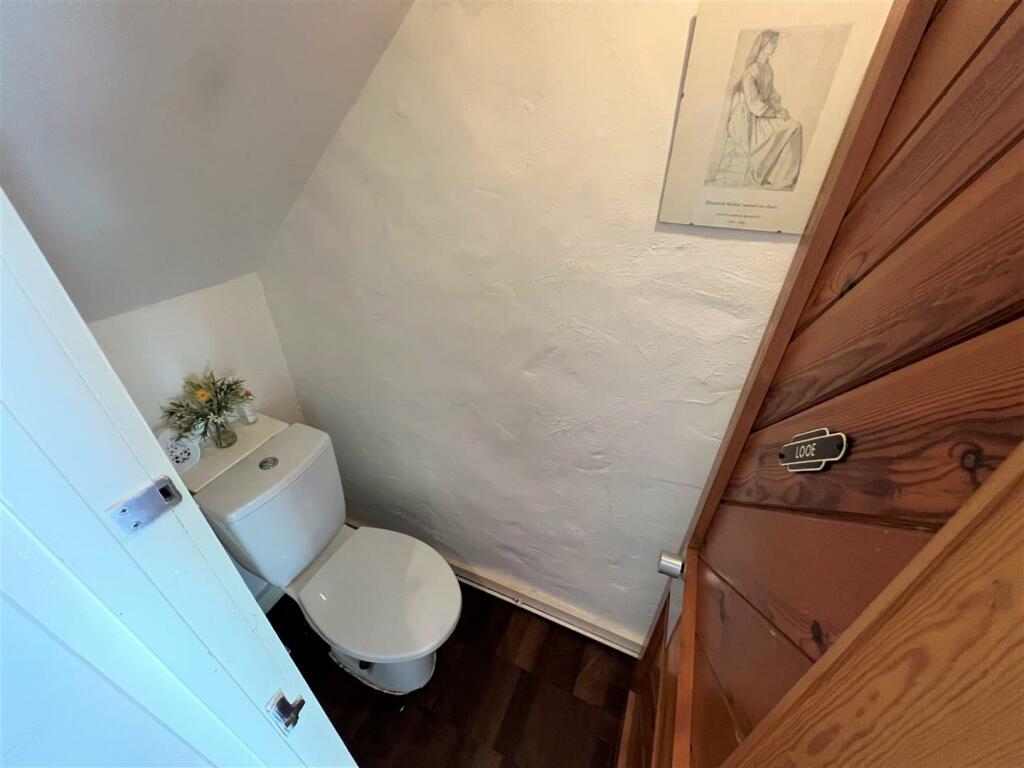 Guest WC.JPG