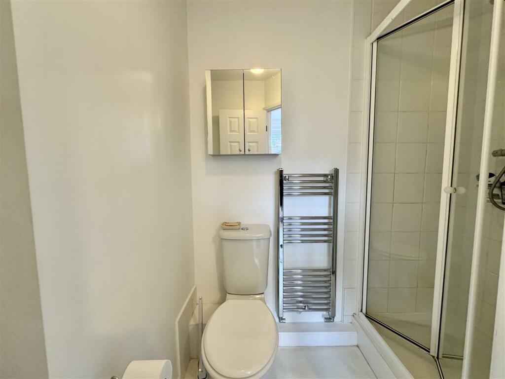 EN-SUITE SHOWER ROOM