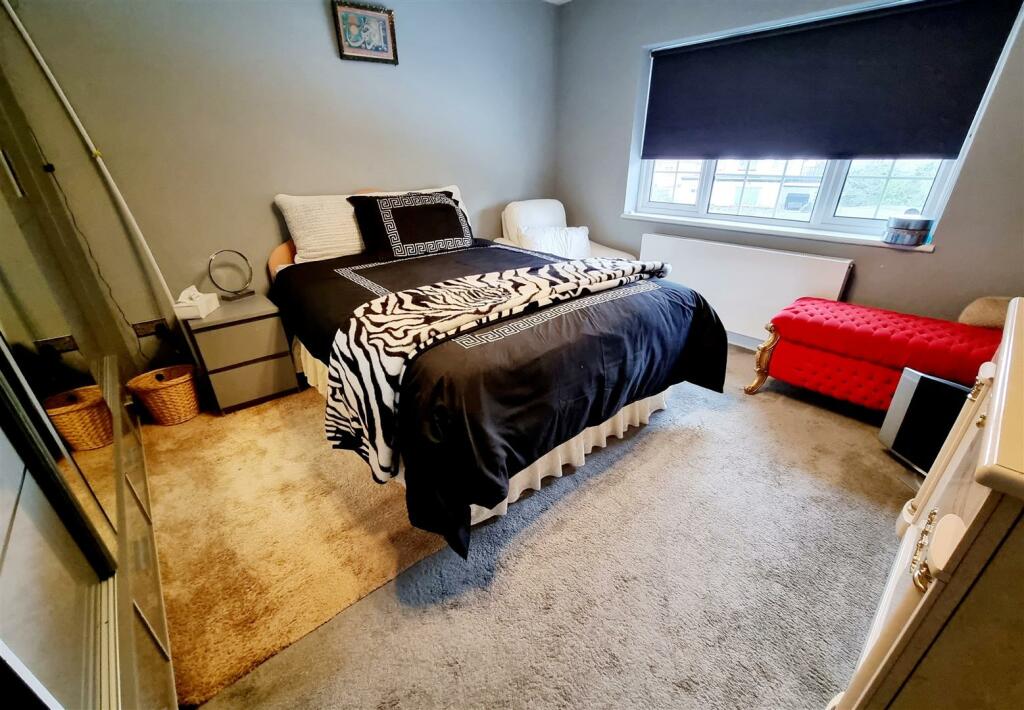 BEDROOM 2: