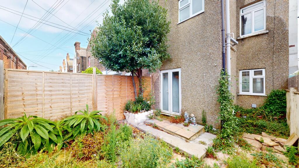 6 Winchcombe Road, Eastbourne, East Sussex, BN22 8DE