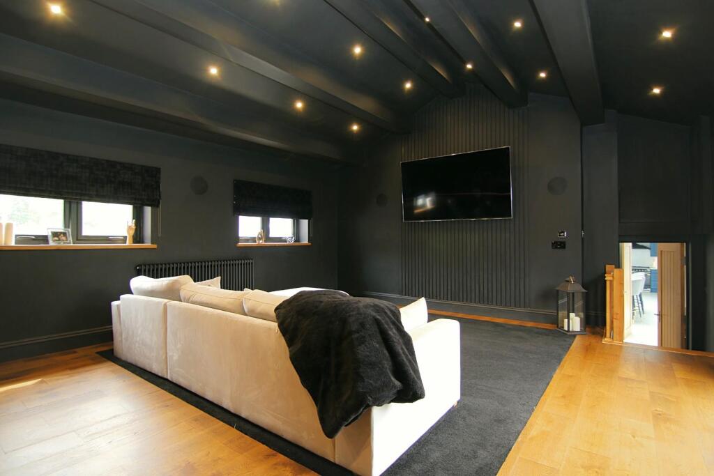 FAMILY/CINEMA ROOM