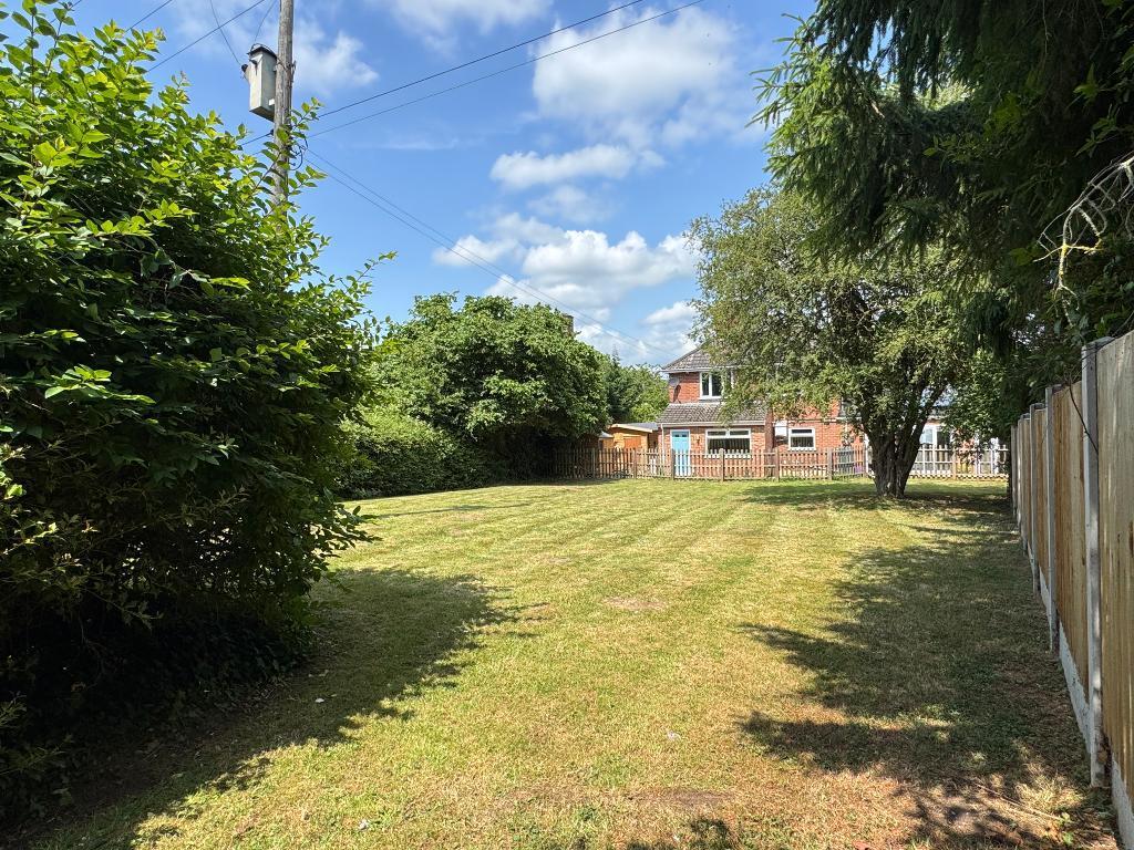 Rear lawned garden