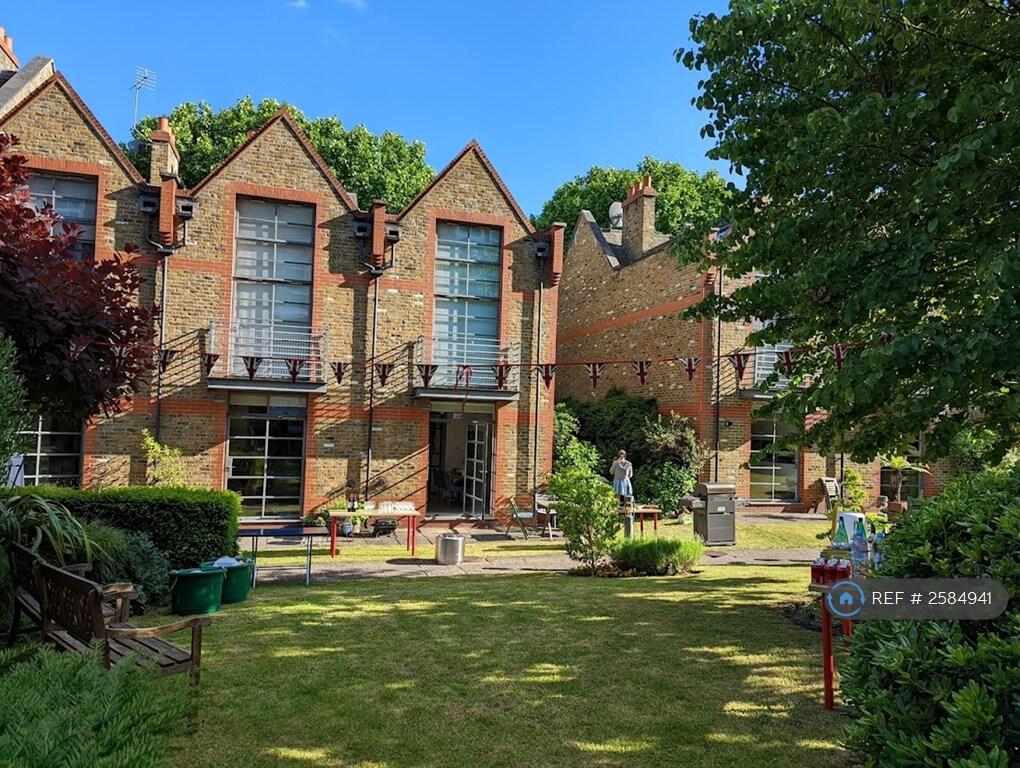 End Terrace (Middle Of Photo)