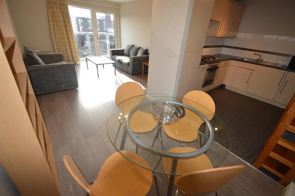 43 Bishops -Dining.JPG