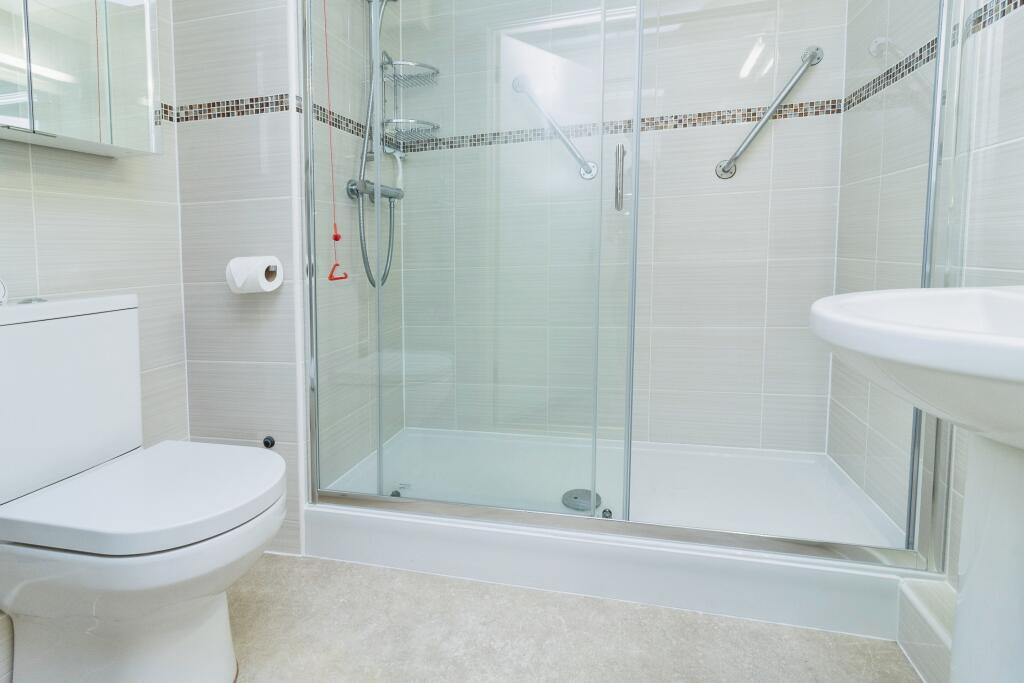 SHOWER ROOM