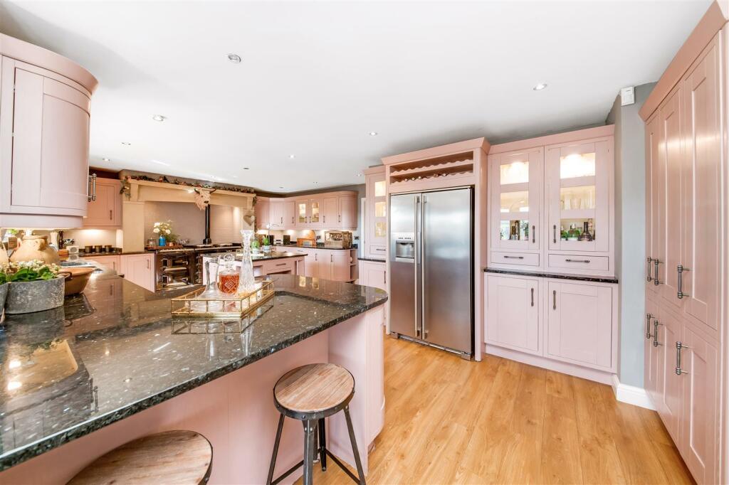 LIVING/DINING KITCHEN
