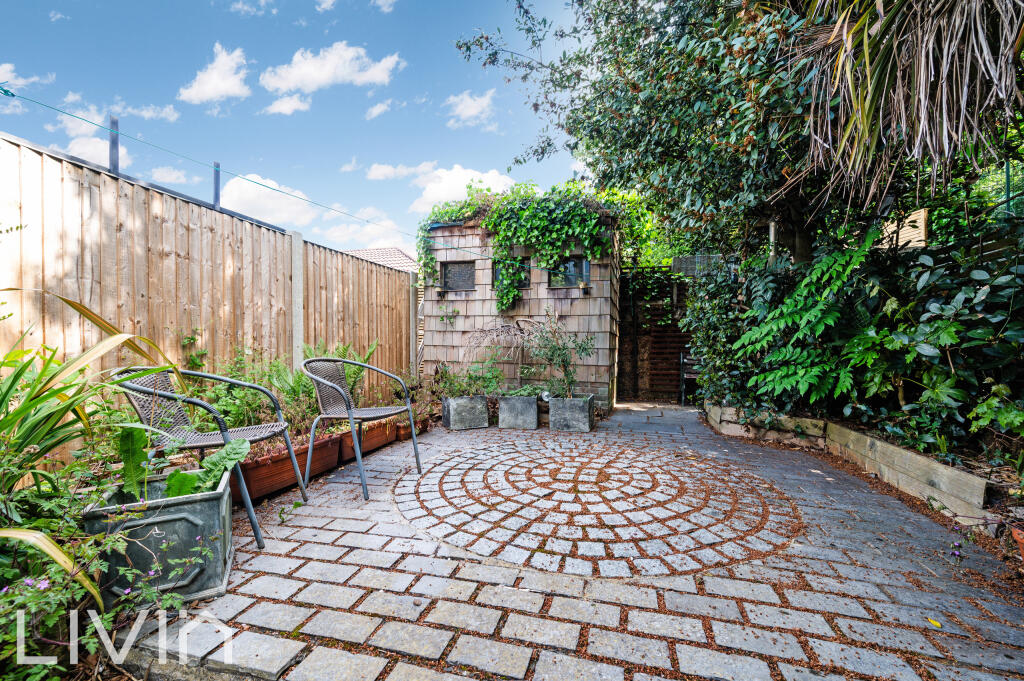 AMBERLEY GROVE, 15 (20 FROM 28)-11