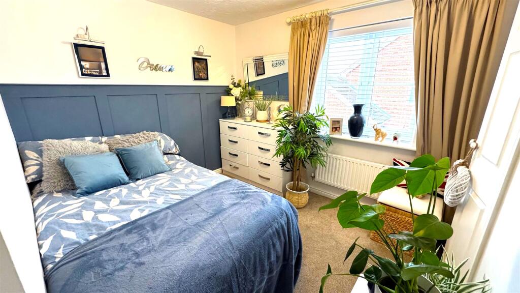 Bedroom 2 (2).jpg