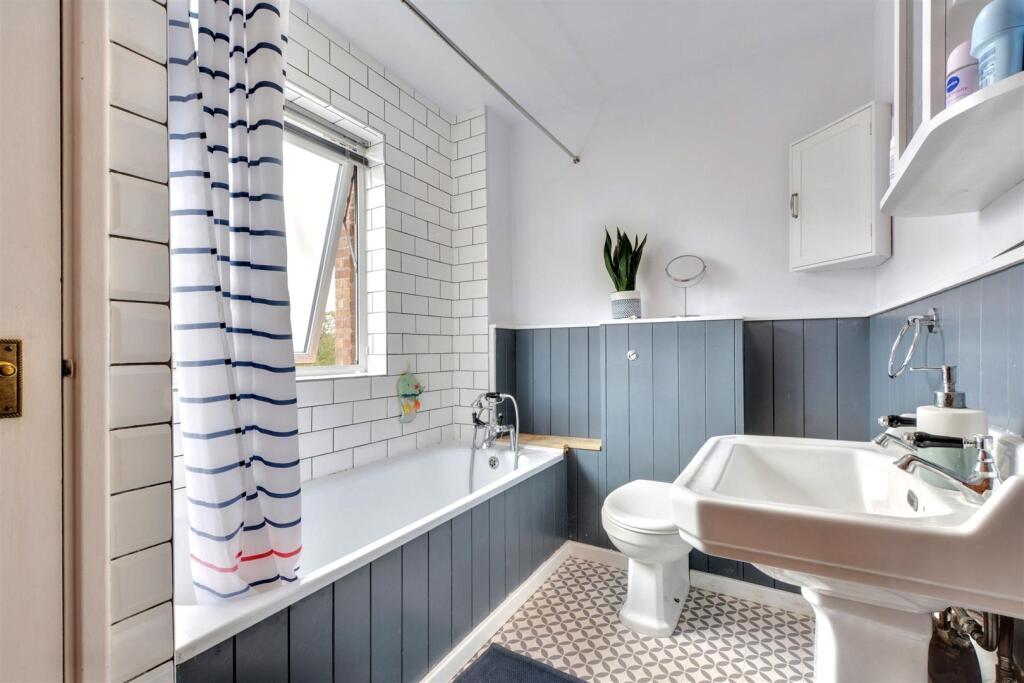 Bathroom_2.jpeg