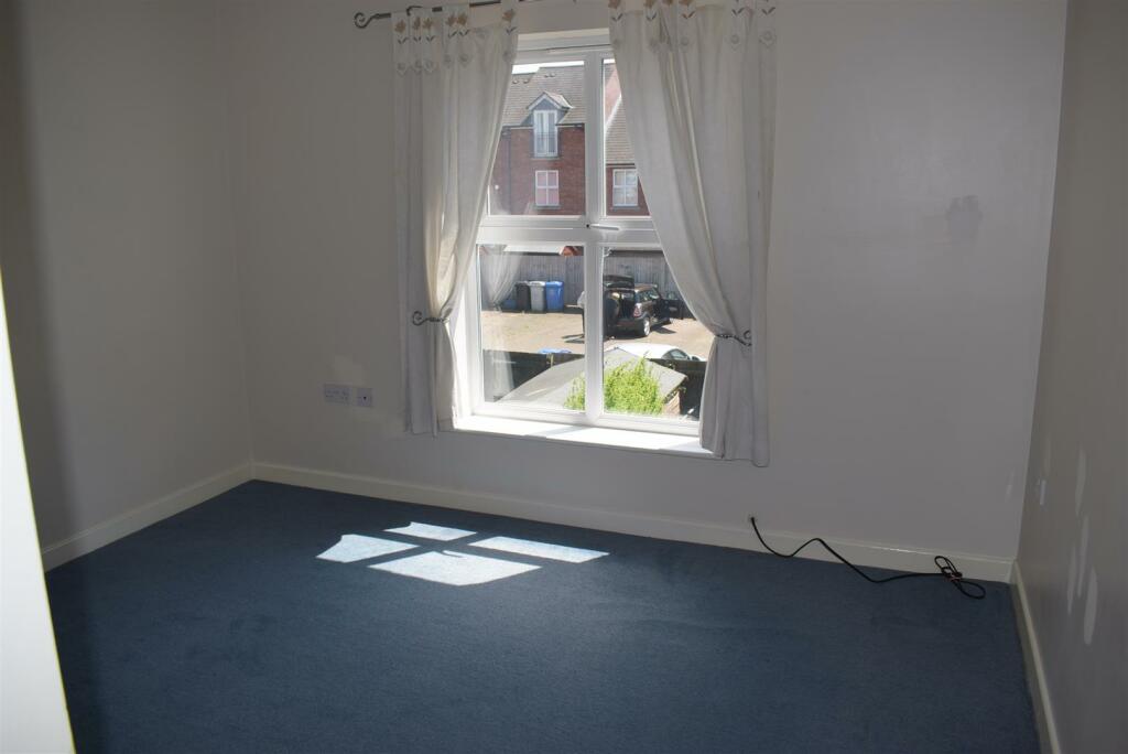 30 Balfour 2nd bedroom.jpg