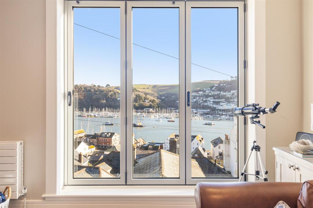 A16 - 44 Above Town Dartmouth - 250130.jpg