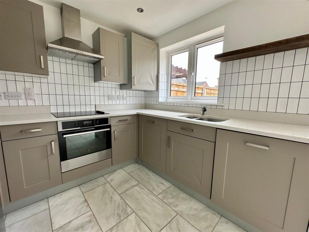 Kitchen 1.jpg