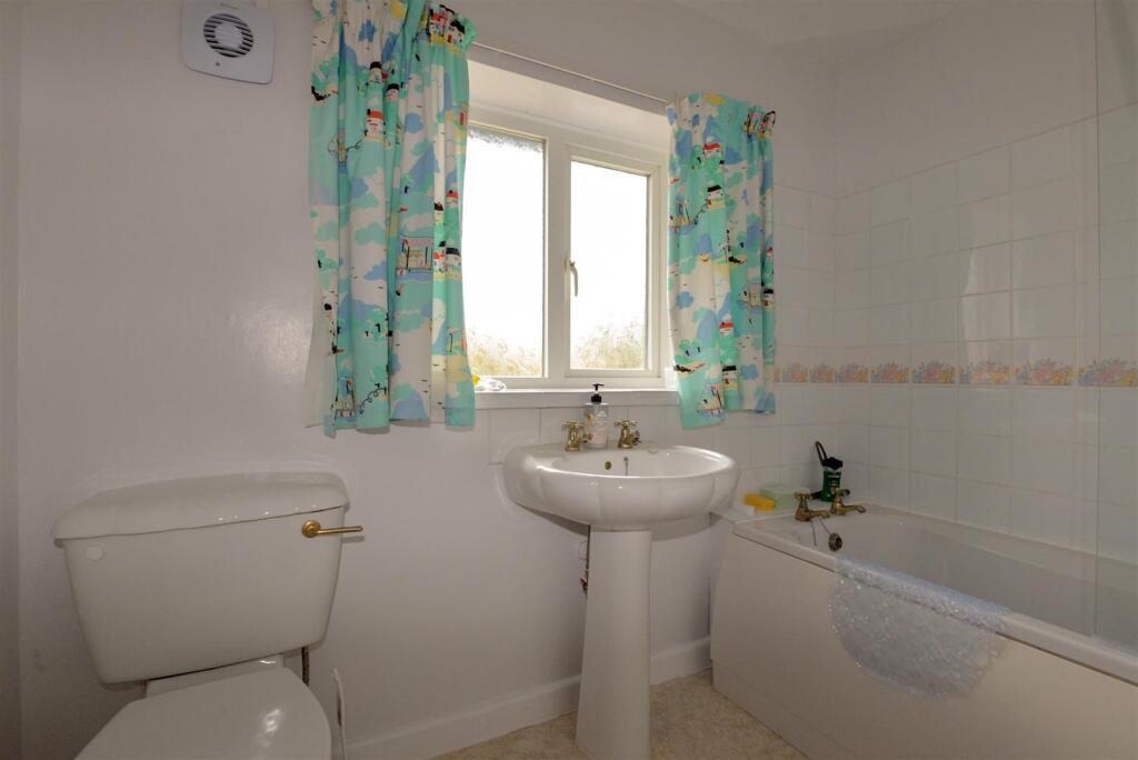 Bathroom 1.jpg