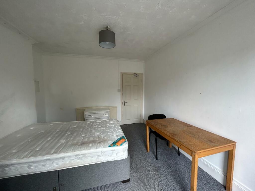 Bedroom 5.JPG