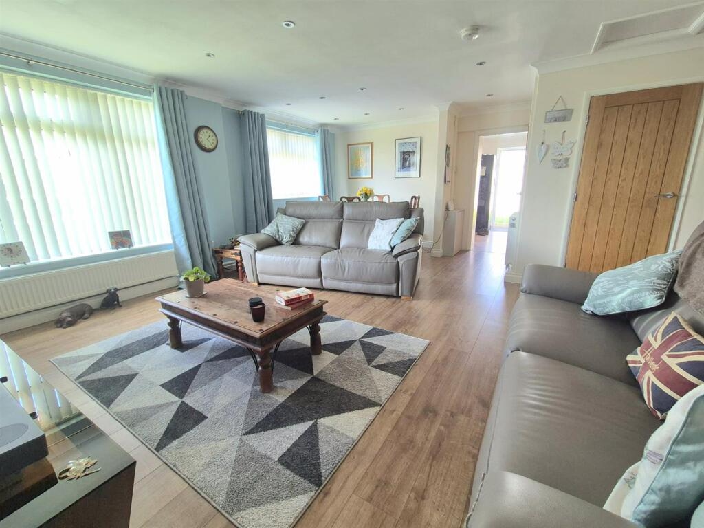 Through Lounge Diner