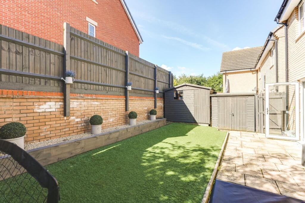 15 Binyon Way-18.jpg