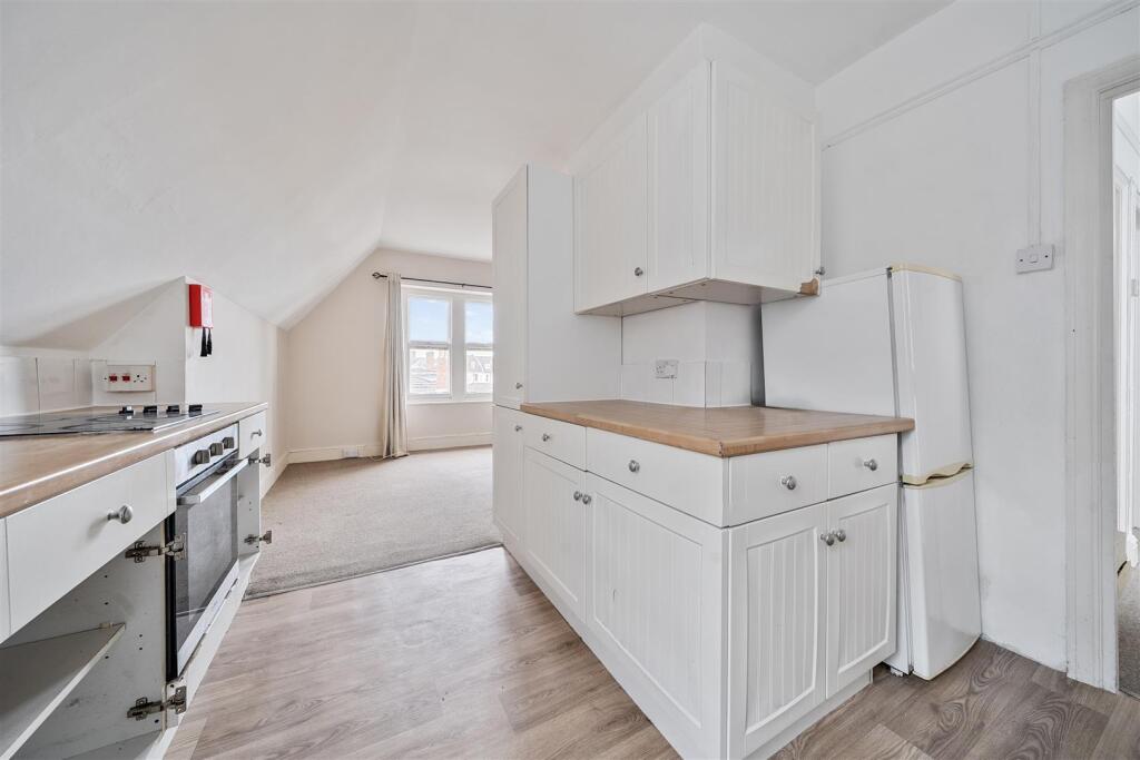 Kitchen 2.jpg