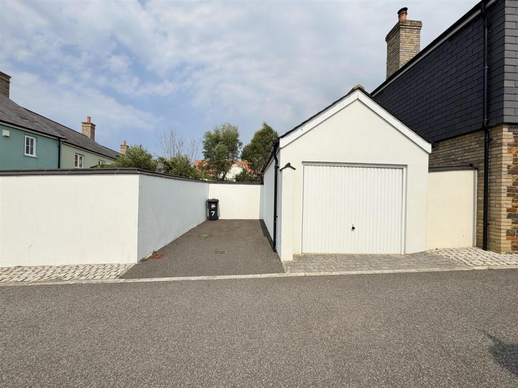 Parking/Garage