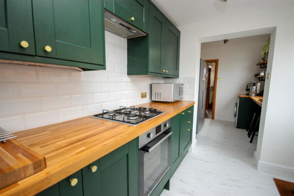 Kitchen 2.jpg