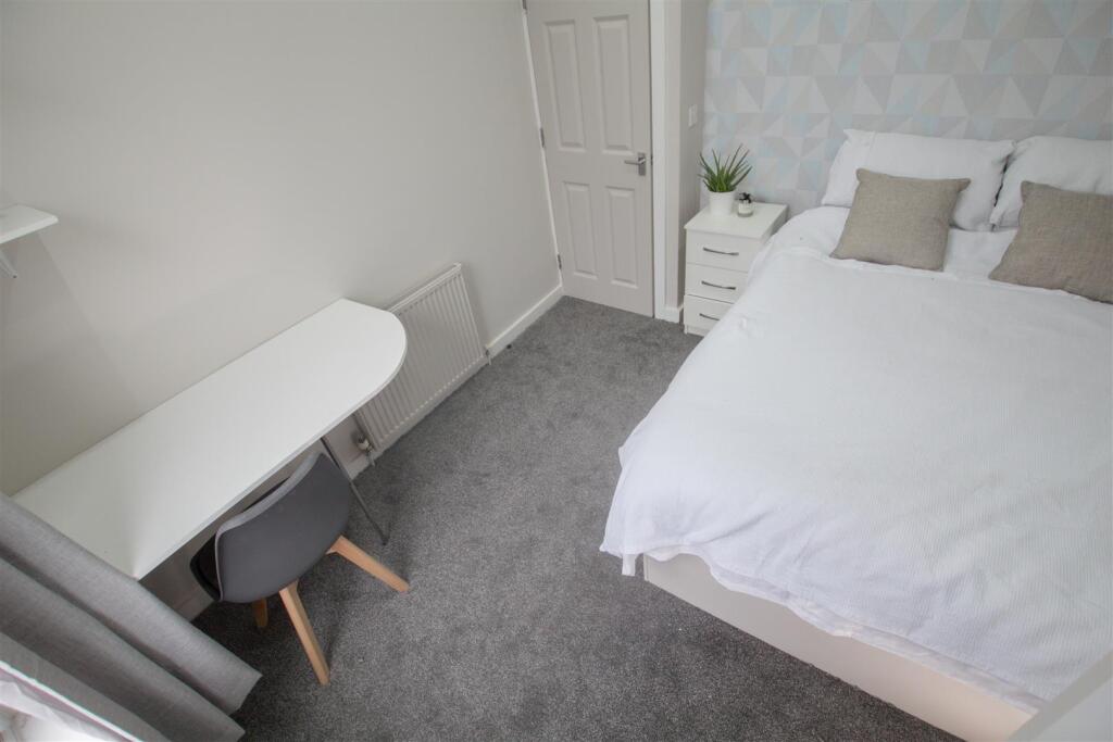 bedroom 4.jpg