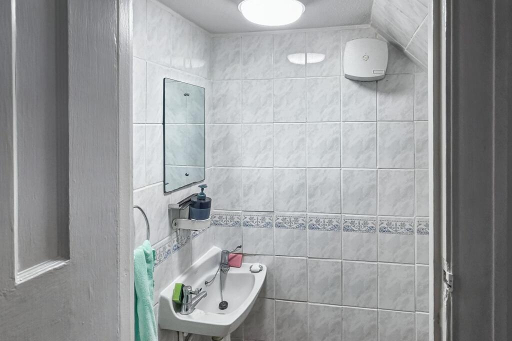 64 Alicia Gardens, Kenton, Harrow, Middlesex HA3 8JE