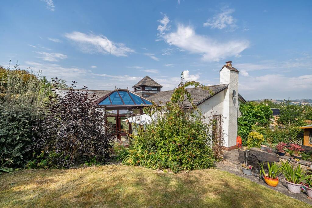 Rear to property.jpg