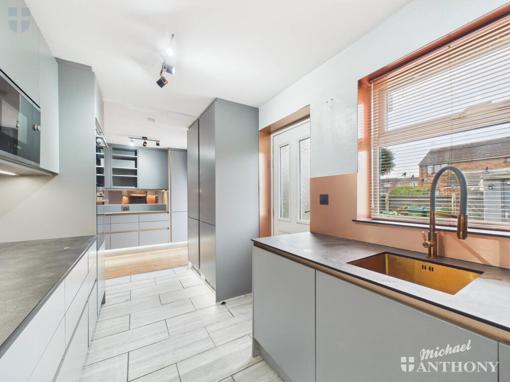 CAM03218G0-PR0779-STILL008