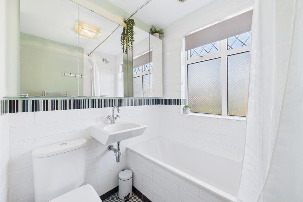 CAM03162G0-PR0264-STILL012