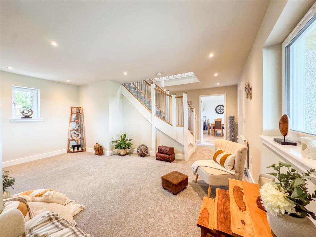 Hallway/Sitting Area