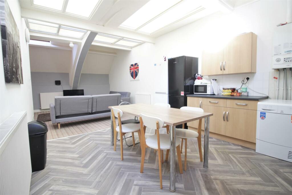 Student-accommodation-kitchen 2.JPG