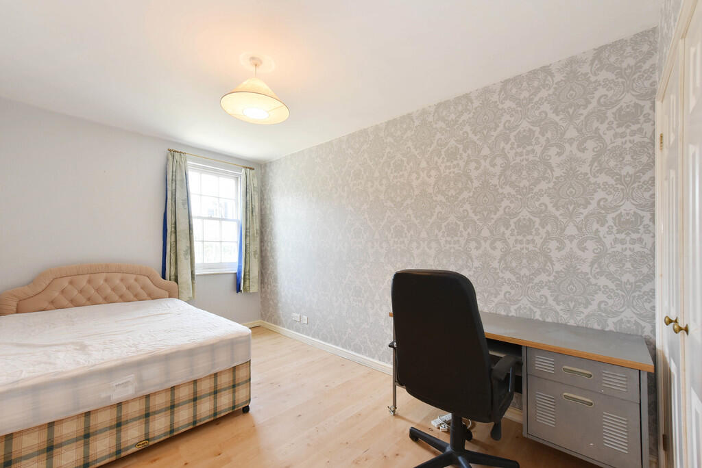 3 pickering close...