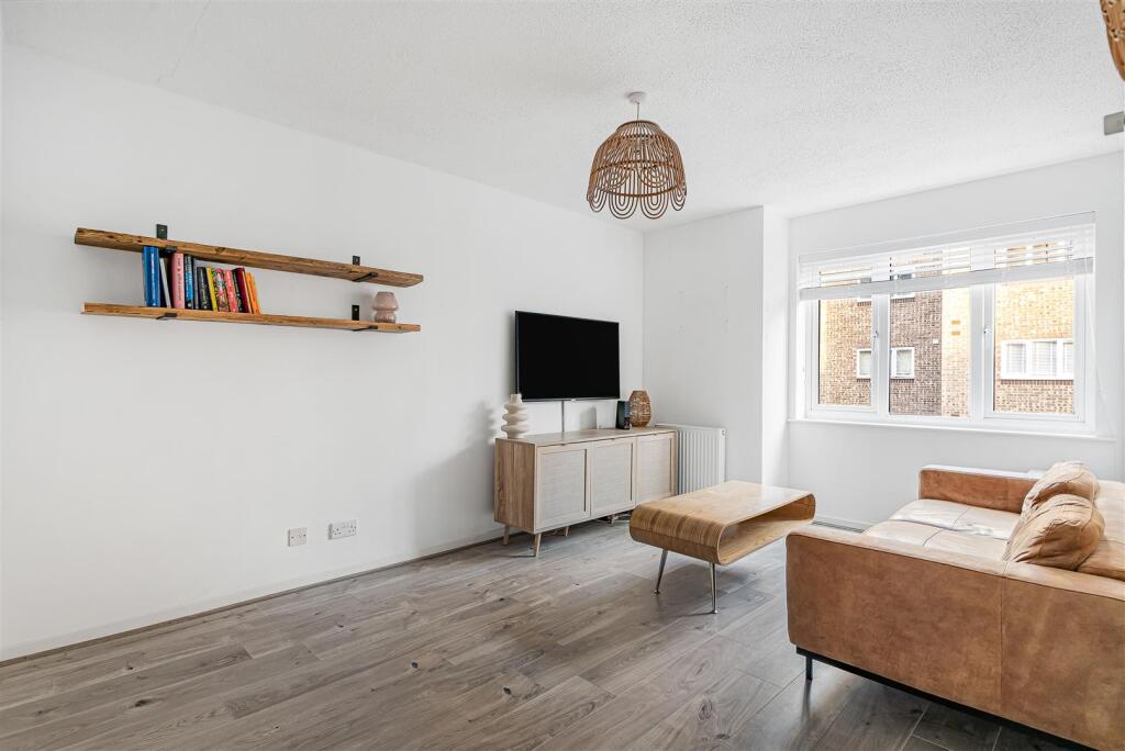 Westmoreland Drive, Sutton