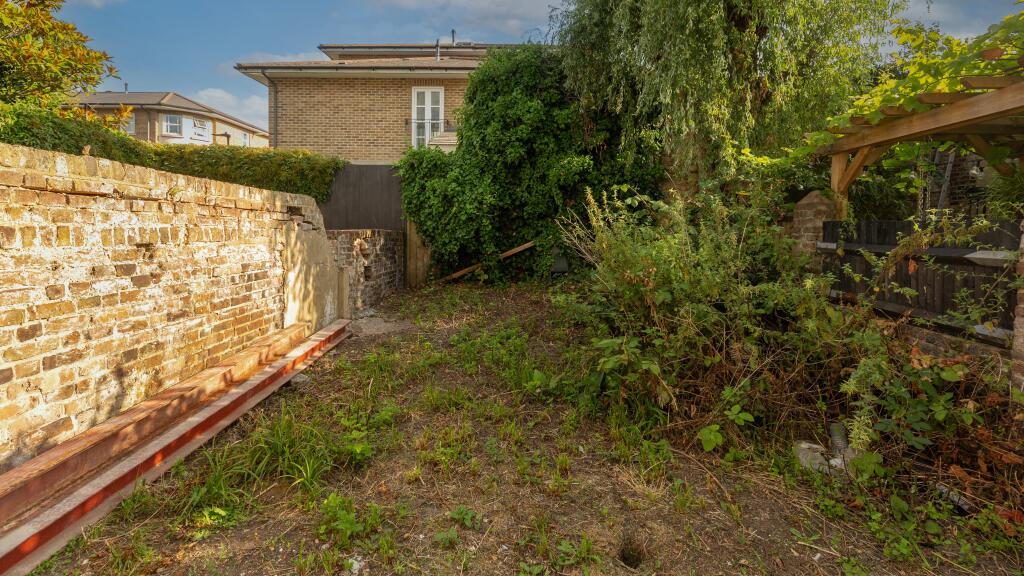 Flat A, 139 Balls Pond Road, Dalston, London, N1 4BG