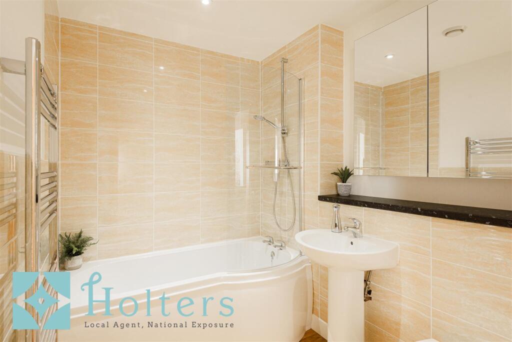 10 Highnam Crescent, Clee Hill-08.jpg