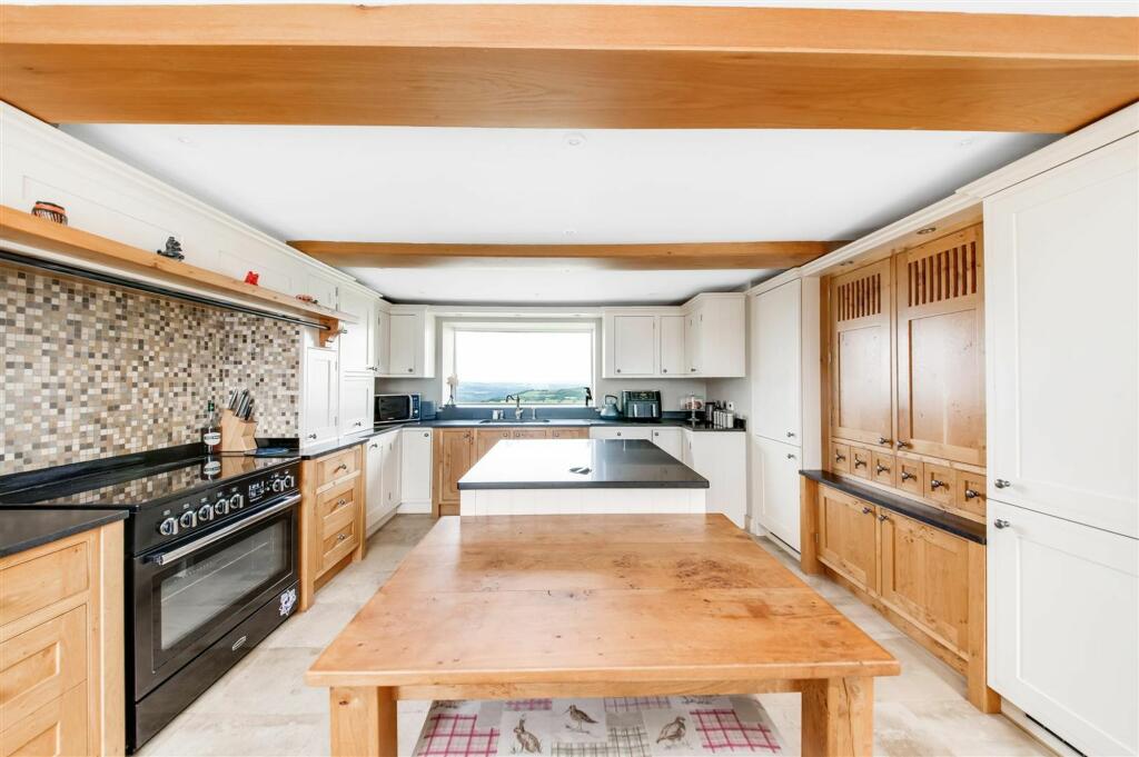 OPEN PLAN BREAKFAST KITCHEN