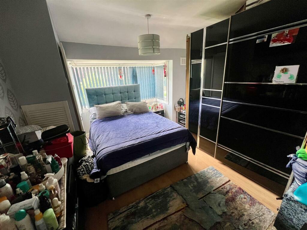 HGR161 Bed1.jpg