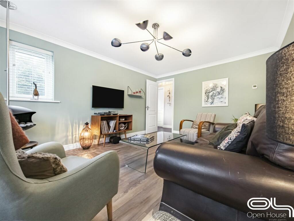 Lawns Drive (10).jpg