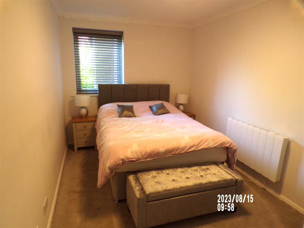 Bedroom 1.JPG