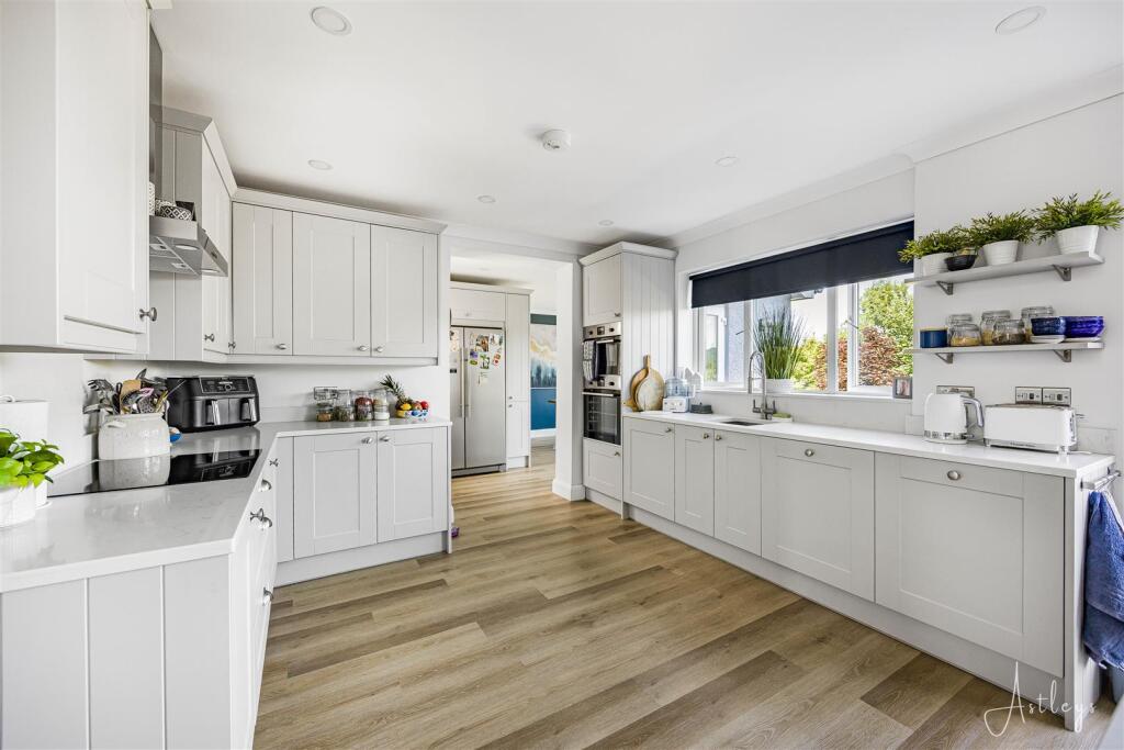 Open-plan kitchen/family room