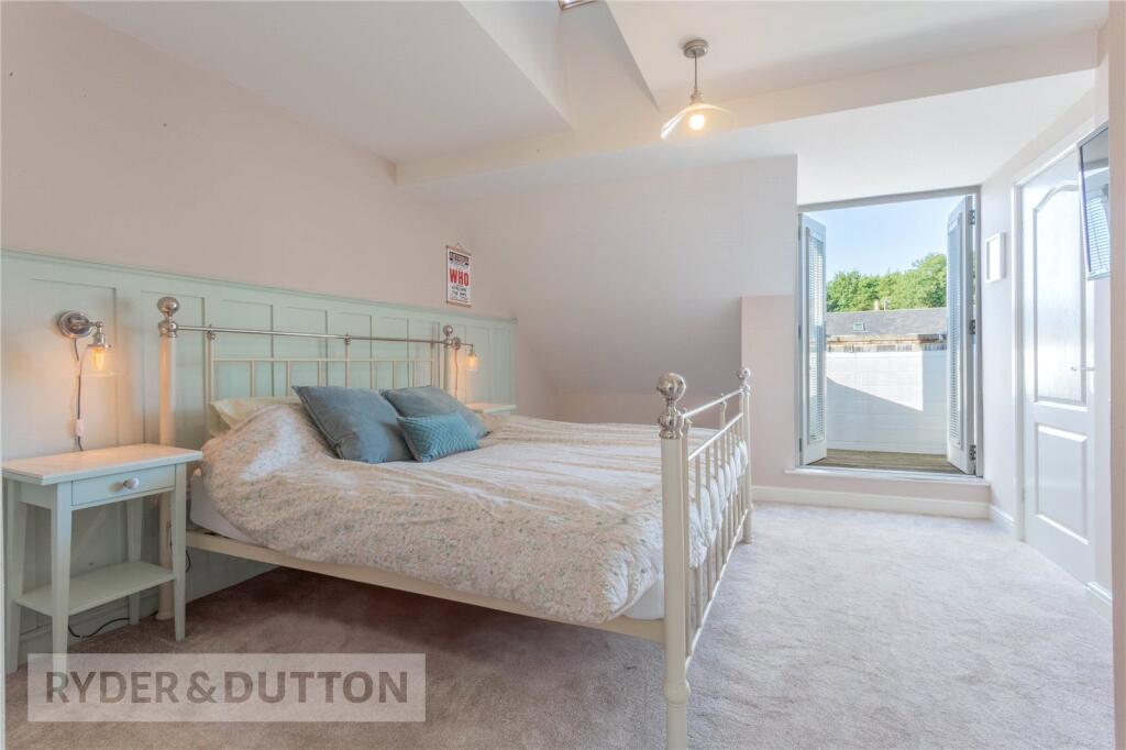 Master Bed &amp; Balcony