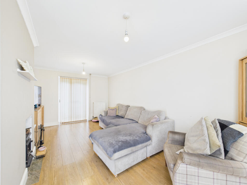 CAM01354G0-PR0613-STILL003