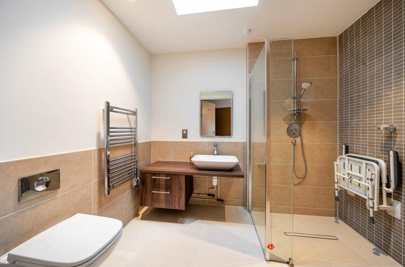 Ensuite shower room to bedroom