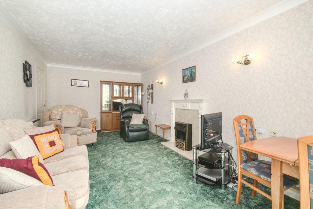 Lounge/Dining Room