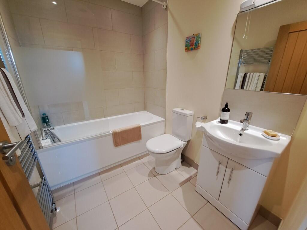 BATHROOM / WC