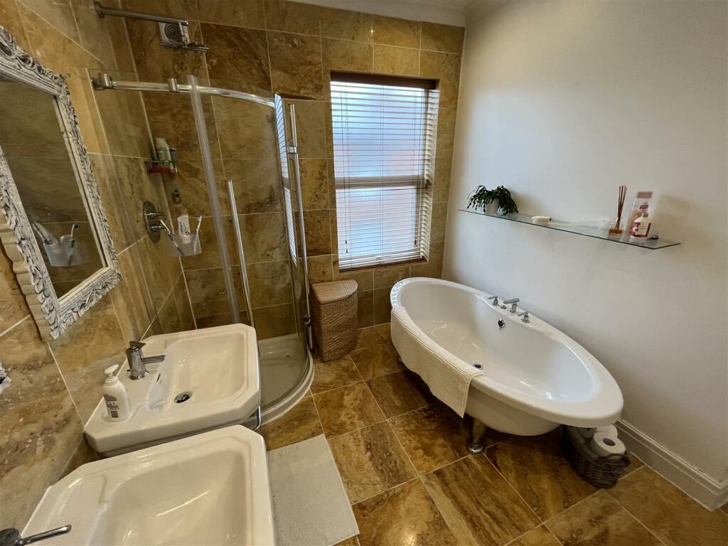 Bathroom Aspect 2